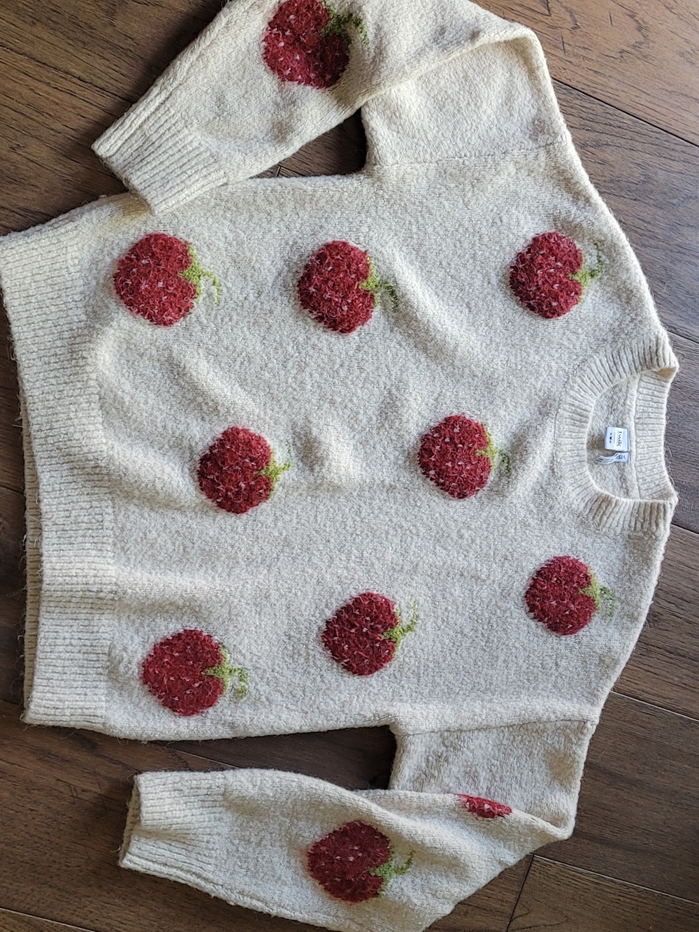 Simons Cream Sweater with Red Strawberry Motifs - Picture 2 of 4